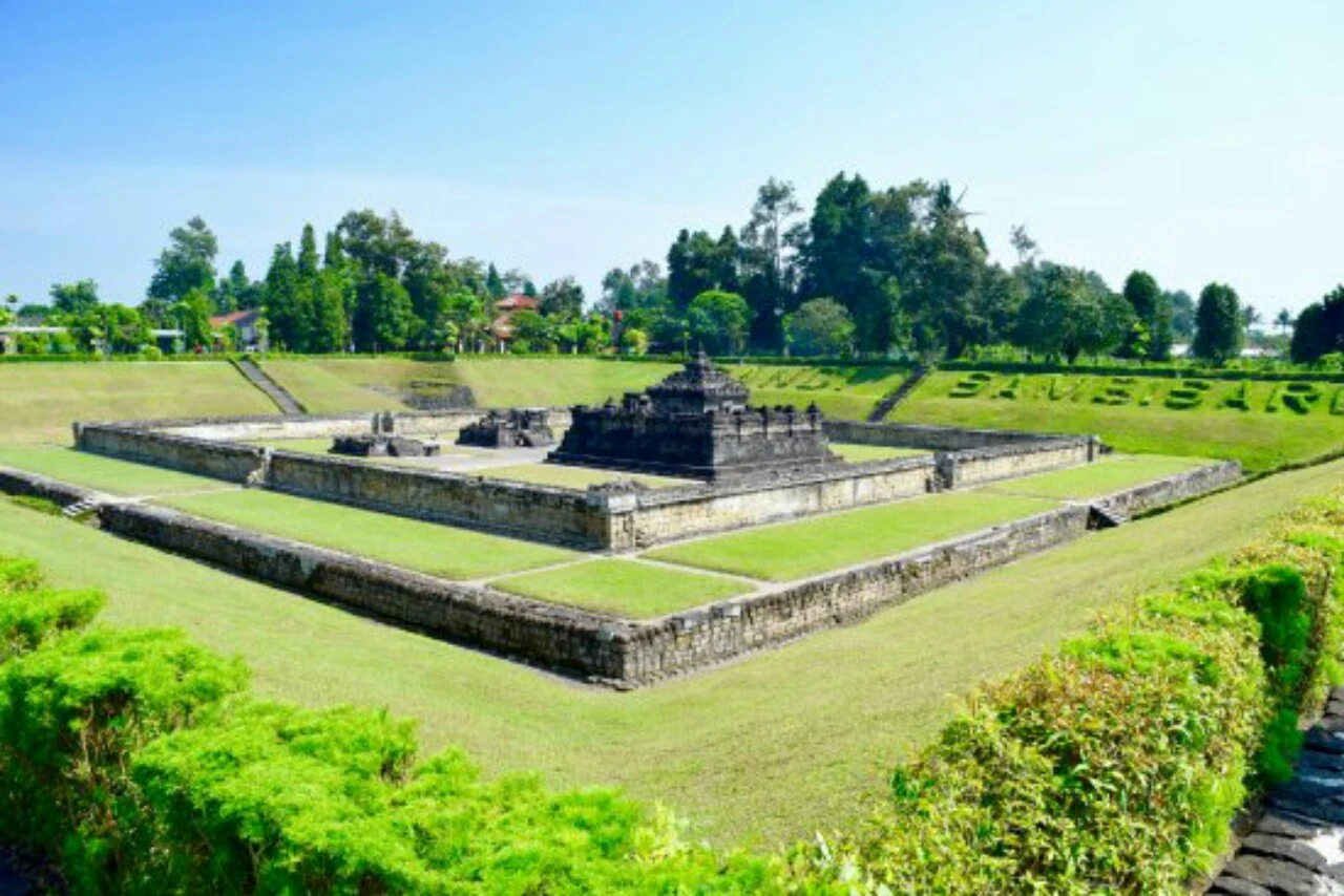 
        Wisata Sejarah Candi Sambisari
    